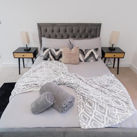 The Broad Oaks Villa Solihull Bagian luar foto